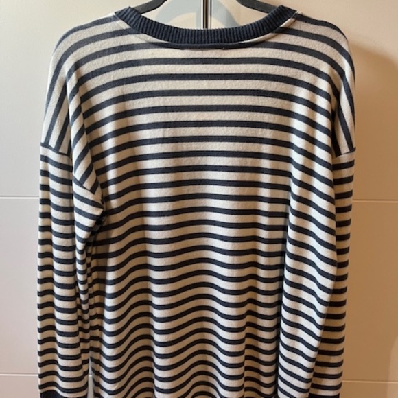 NWT Loft contrast V-neck striped sweater in Large - Picture 5 of 6